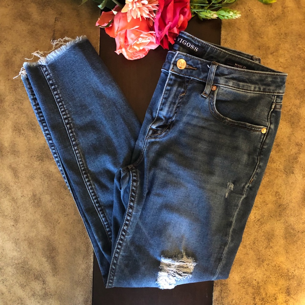 🔥2/$35 - distressed crop skinny